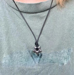 Collar de cordón con colgante de estrella hueca