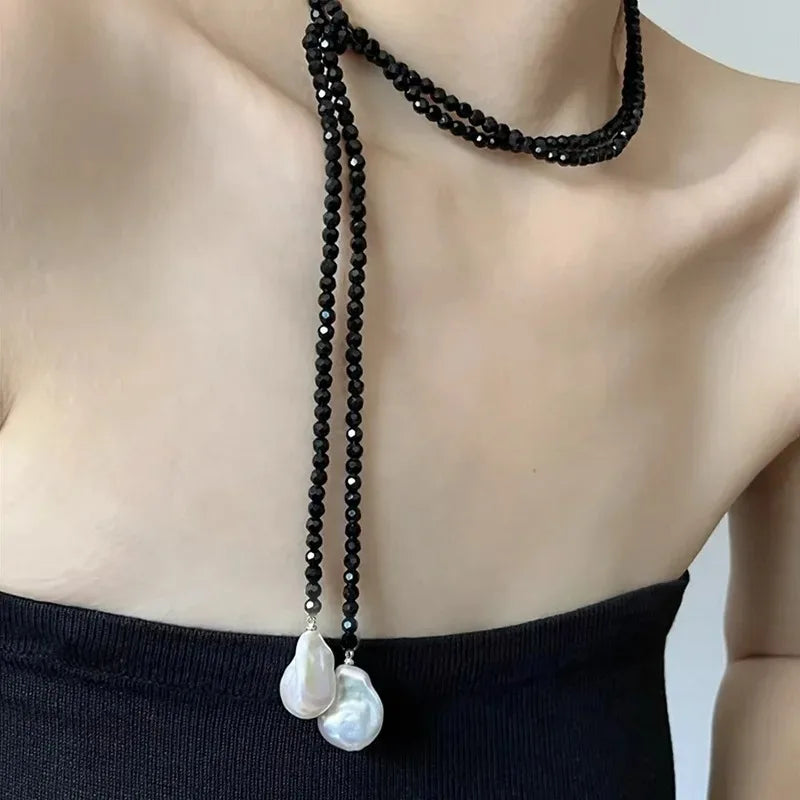 Collar de Encanto con Colgante de perlas negras