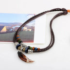 Collar doble con colgante de diente de tiburón
