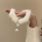 Collar Gargantilla Elegante de Plumas con Colgante de Perla