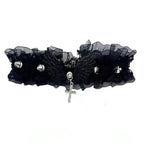 Collar de encaje con colgante de alas de ángel negras