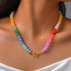 Collar con colgante de arcoíris y perlas