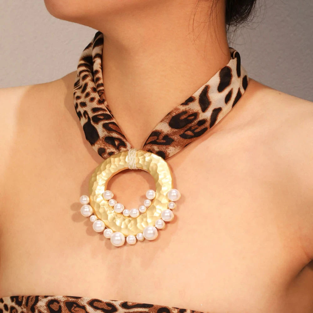 Collar de Tela con Colgante Bohemio Chic leopardo