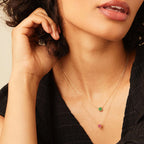 Collar y colgante con pequeña piedra de nacimiento redonda mayo