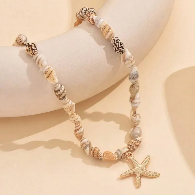 Collar y colgante con concha y estrella de mar