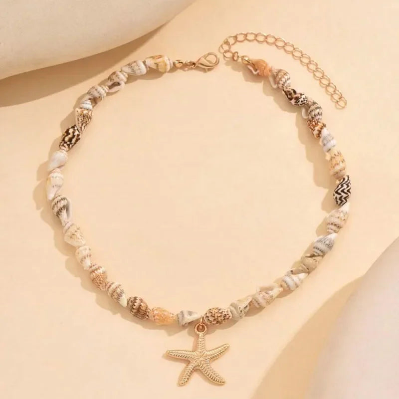 Collar y colgante con concha y estrella de mar