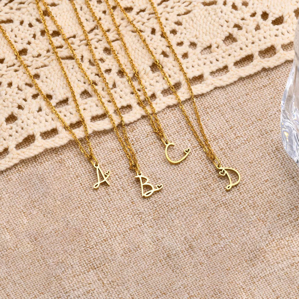 Collar para mujer con colgante inicial letra y corazón