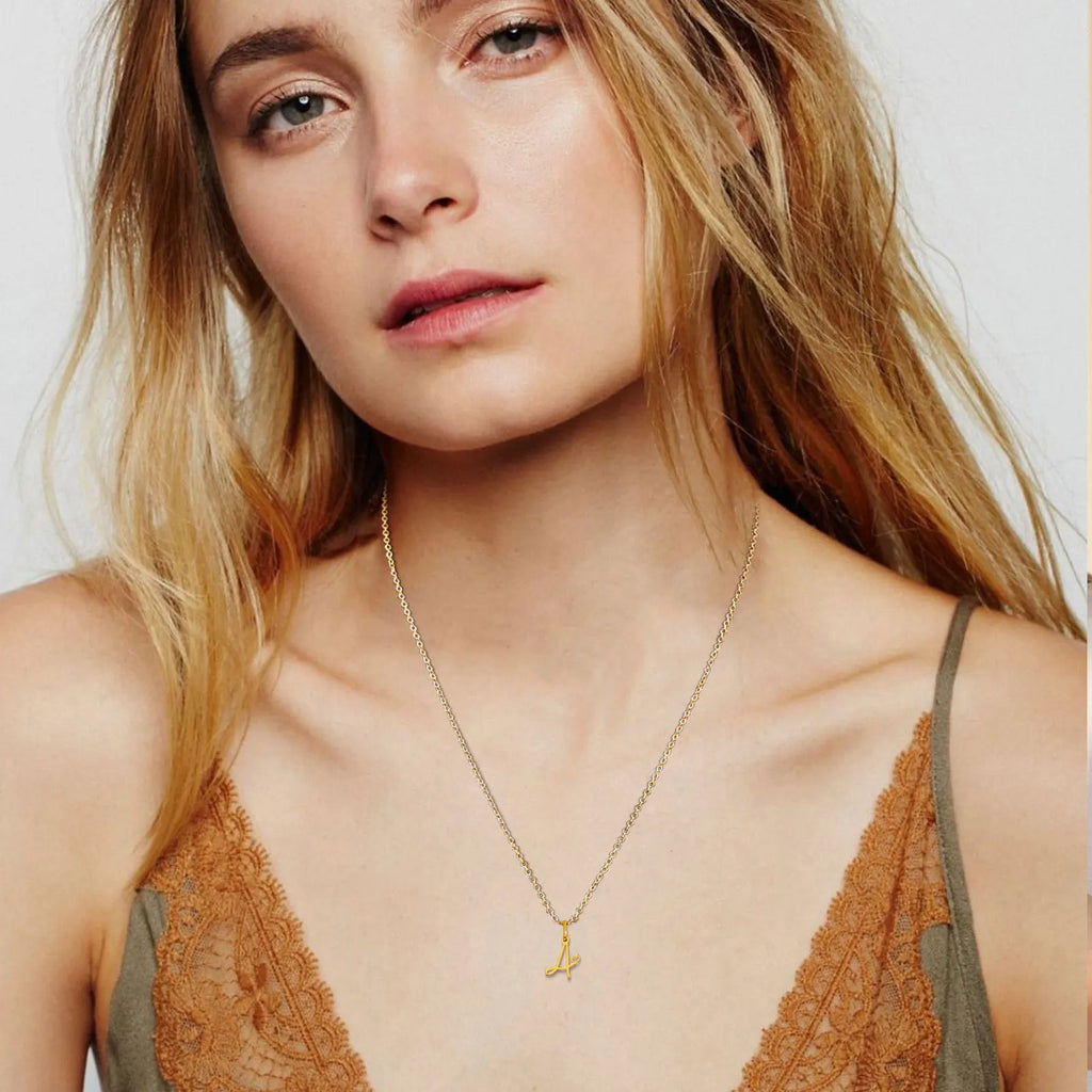 Collar para mujer con colgante inicial letra y corazón