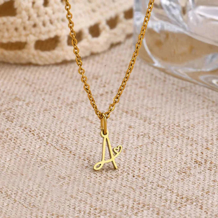 Collar para mujer con colgante inicial letra y corazón 