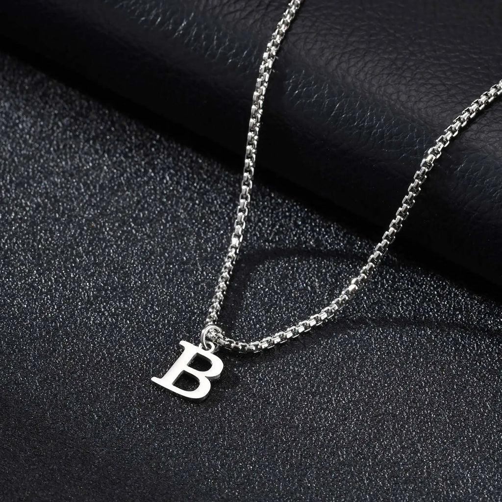 Collar para hombre con colgante inicial b