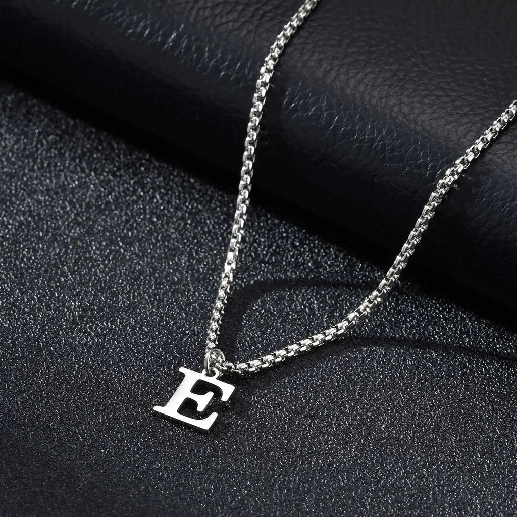 Collar para hombre con colgante inicial e