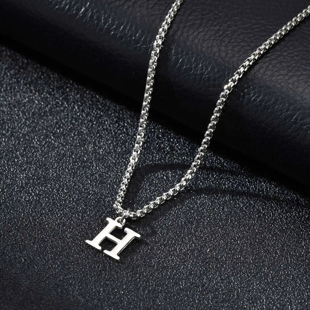 Collar para hombre con colgante inicial h