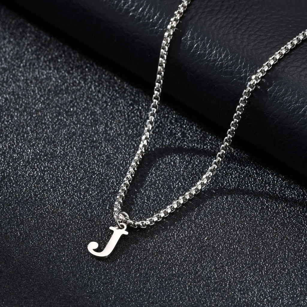 Collar para hombre con colgante inicial j