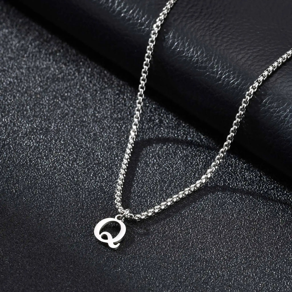 Collar para hombre con colgante inicial q