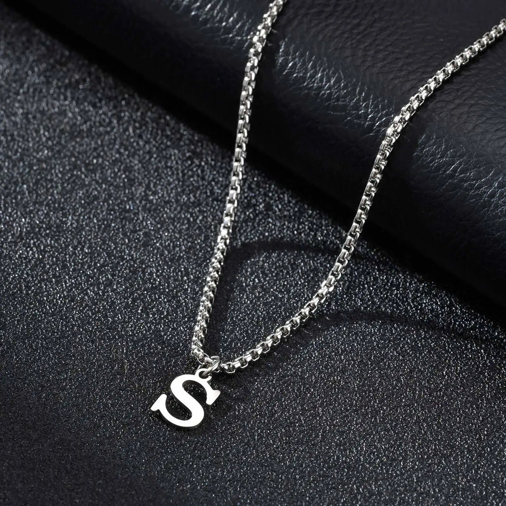 Collar para hombre con colgante inicial s
