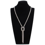 Collar largo con colgante de nudo plata