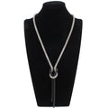 Collar largo con colgante de nudo plata y negro