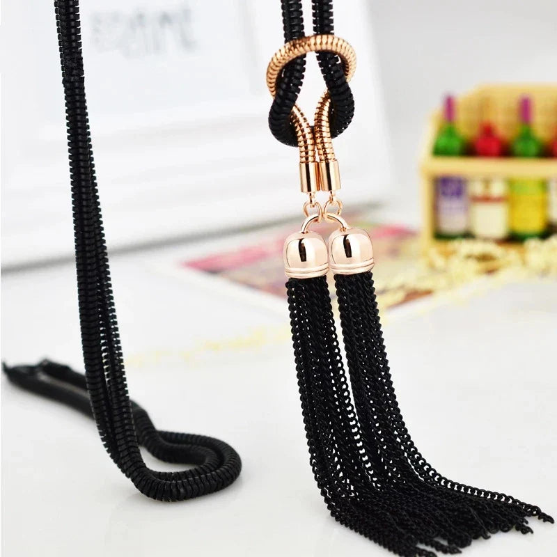 Collar largo con colgante de nudo para mujer