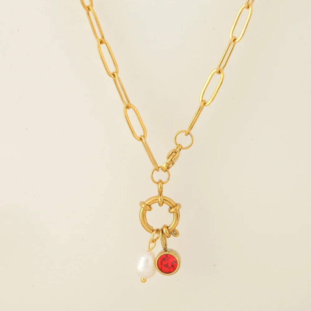 Collar de eslabones con colgante de perla y piedra de nacimiento de enero