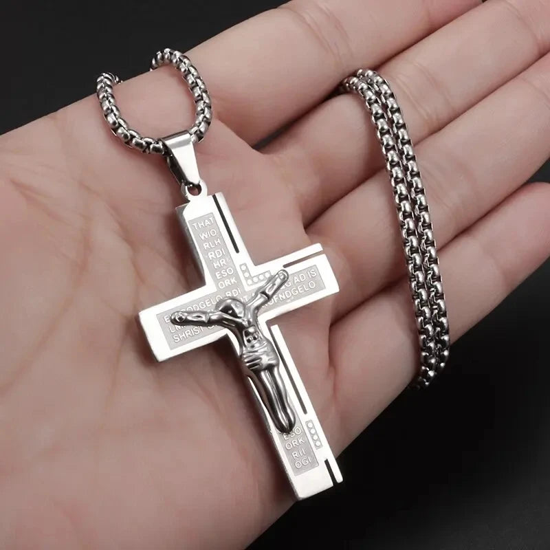 Collar y Colgante Crucifijo Hombre Jesús Cruz plata