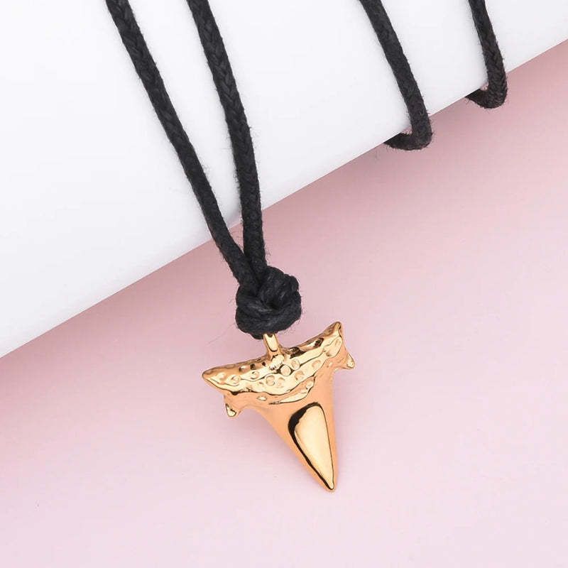 Collar Colgante Diente de Tiburón para Hombre oro
