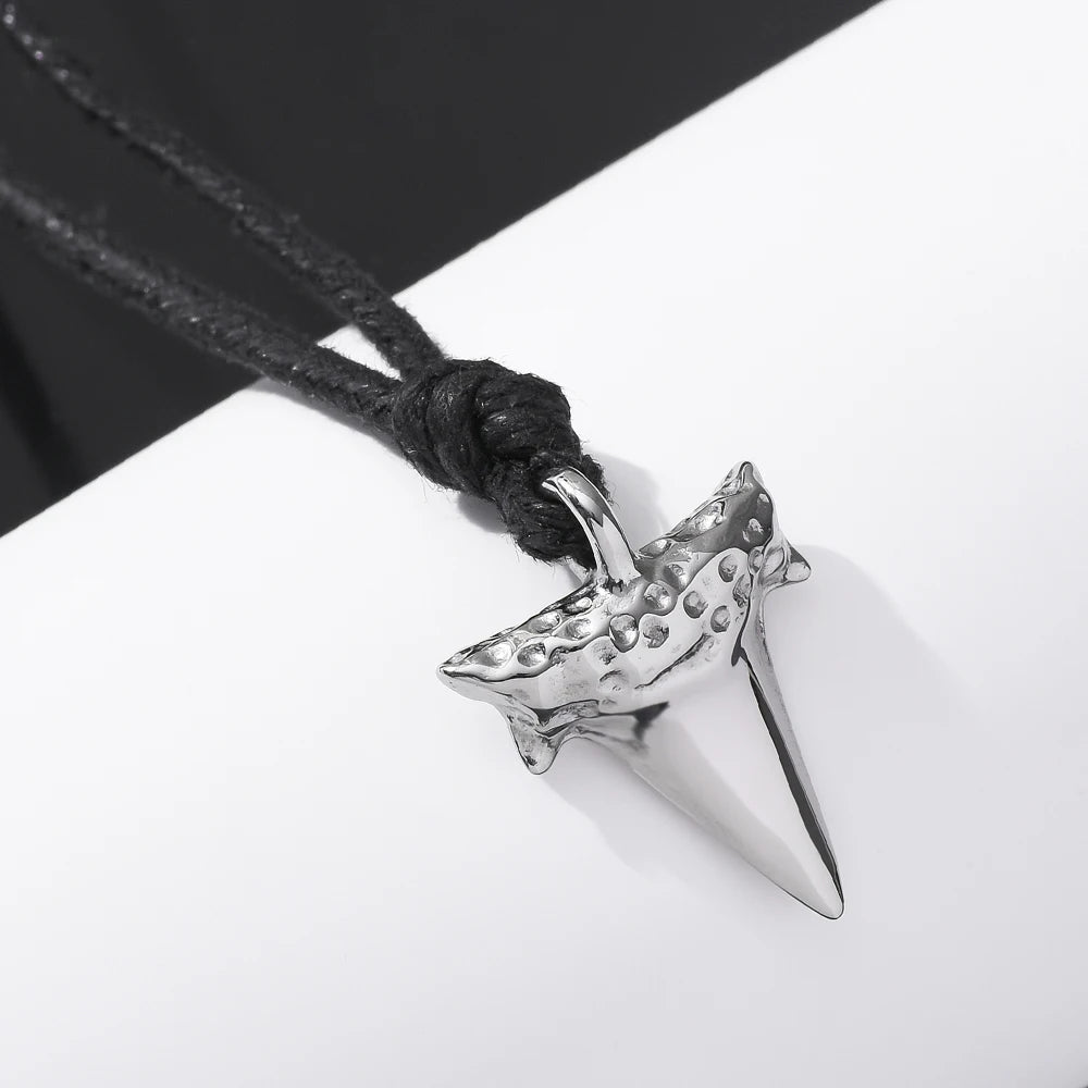 Collar Colgante Diente de Tiburón para Hombre plata
