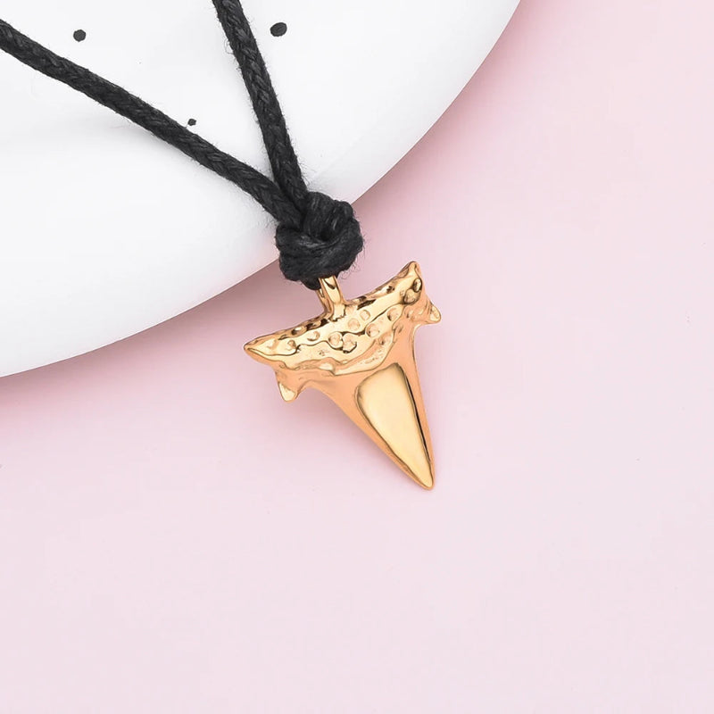 Collar Colgante Diente de Tiburón para Hombre oro