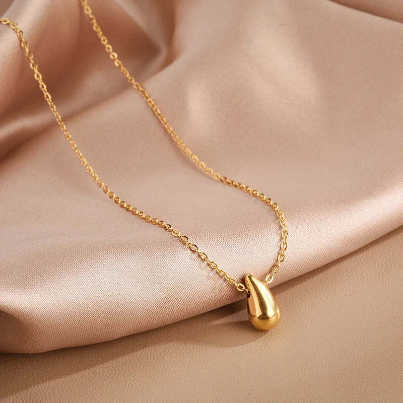 Collar fino con colgante de gota de agua oro