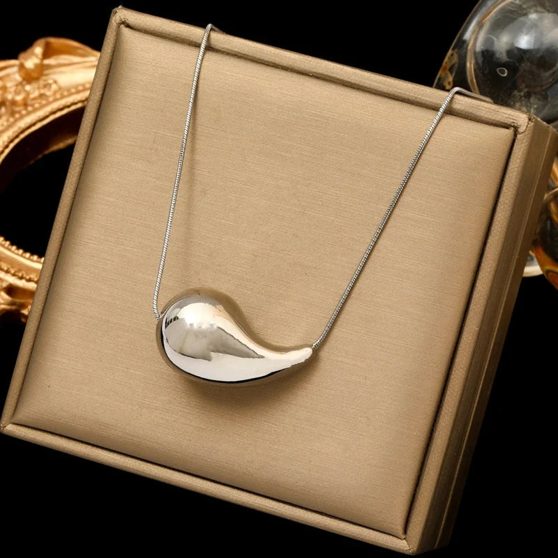 Collar Colgante Gota de Agua plata estilo 2
