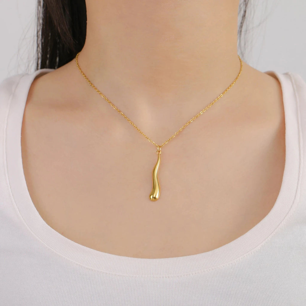 Collar Colgante Gota de Agua Asimétrica oro