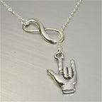 Collar Colgante Infinito y Mano