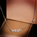 Collar de pluma brillante para mujer