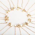 Collar para mujer con colgante de inicial y corazón