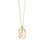 Collar de mujer con colgante hexagonal con inicial c