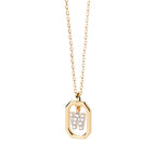 Collar de mujer con colgante hexagonal con inicial w