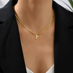Collar tipo gargantilla para mujer con colgante inicial