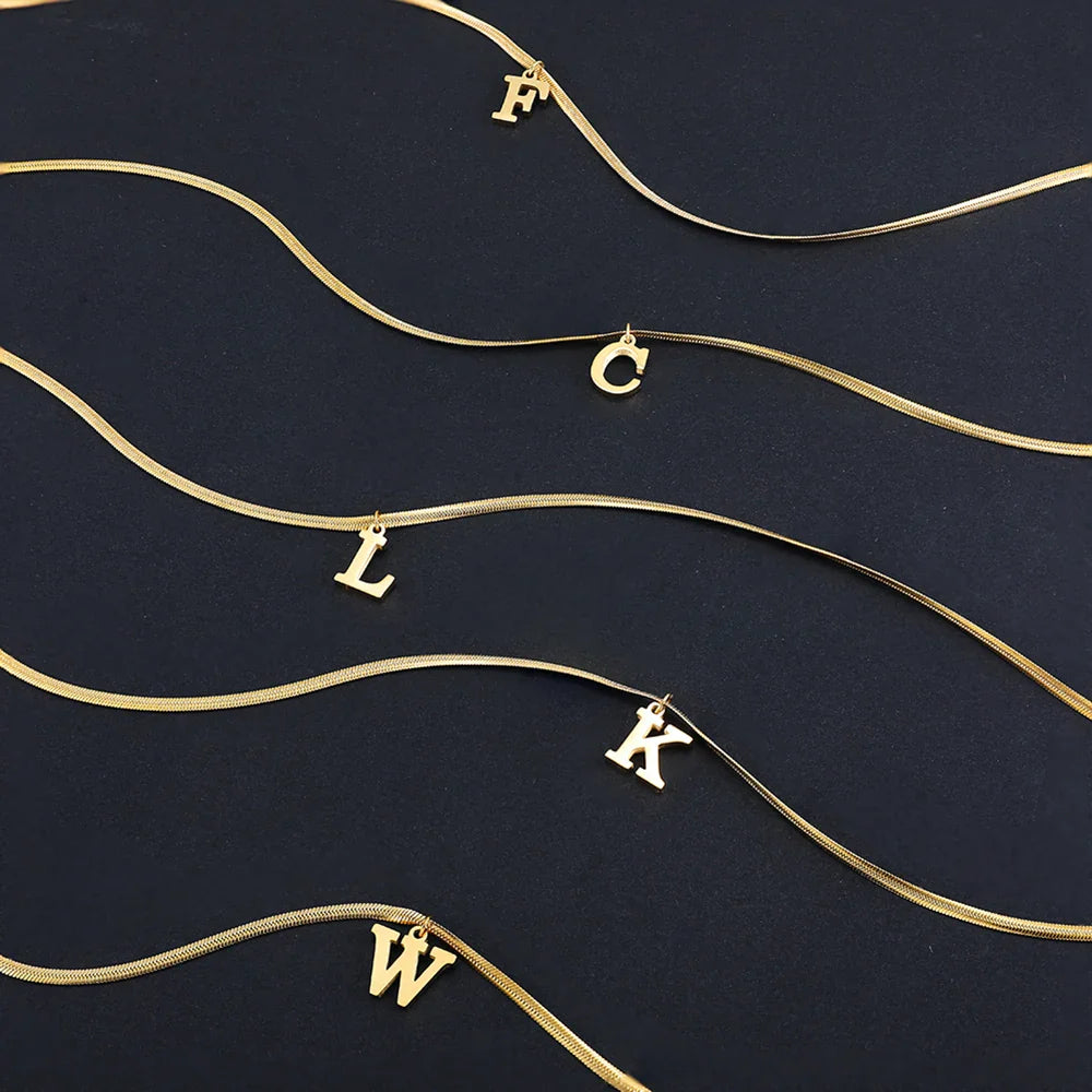 Collar tipo gargantilla para mujer con colgante inicial