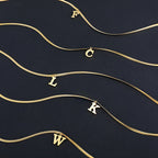 Collar tipo gargantilla para mujer con colgante inicial