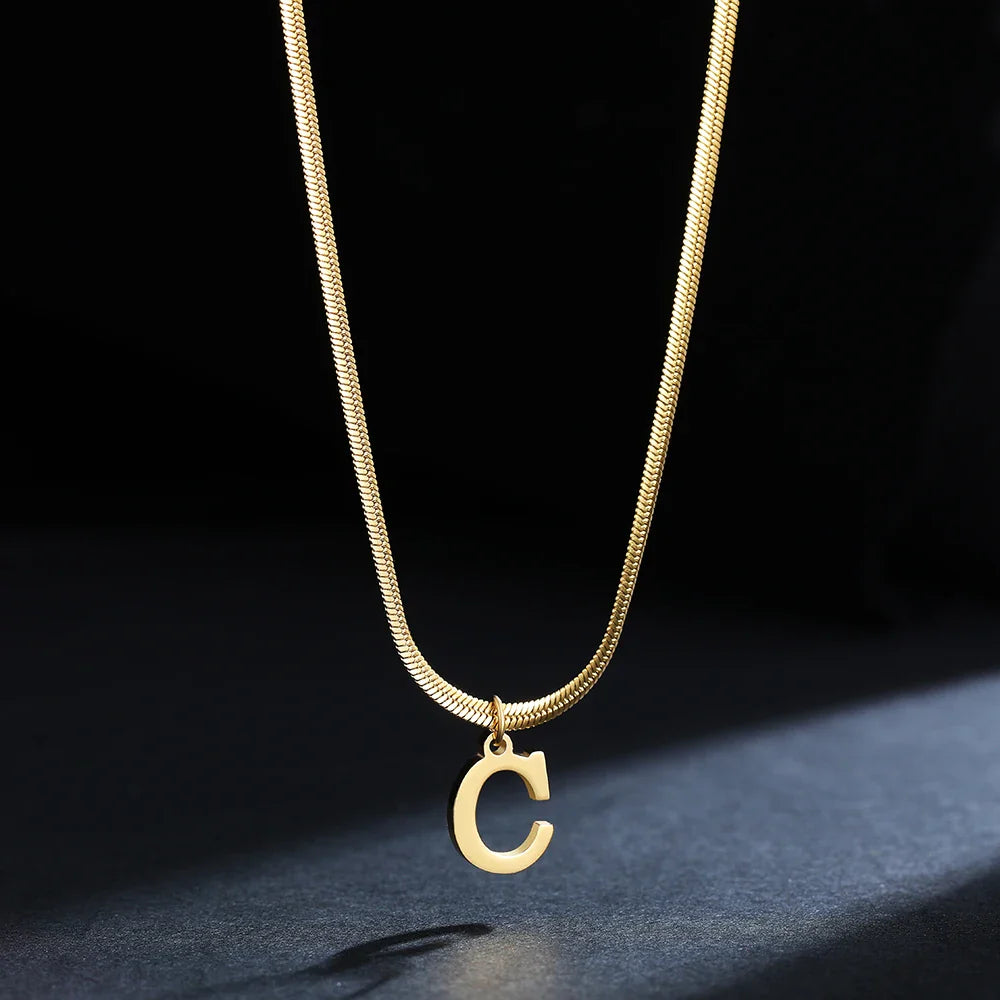 Collar tipo gargantilla para mujer con colgante inicial c