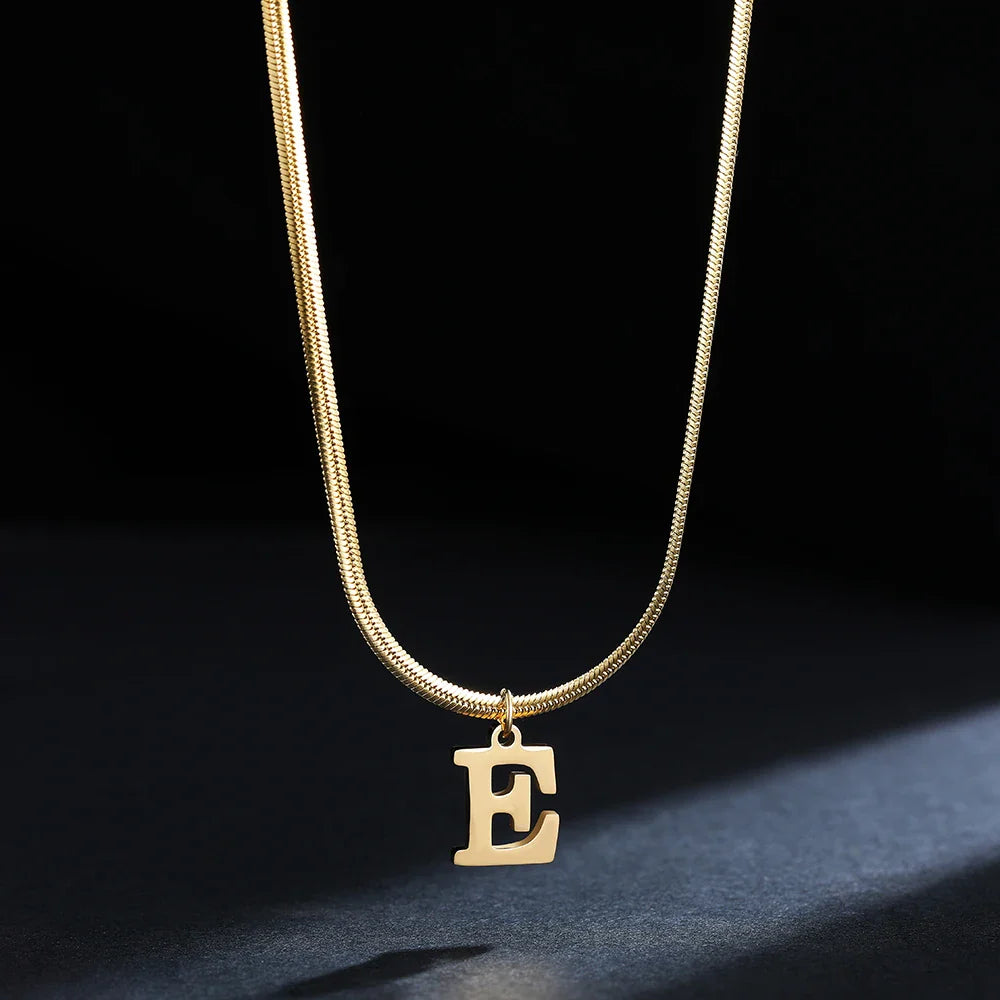 Collar tipo gargantilla para mujer con colgante inicial e