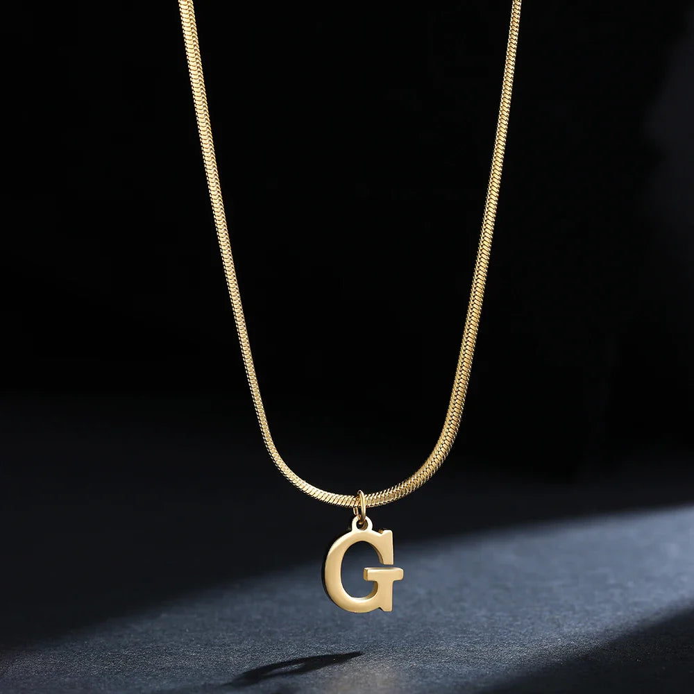 Collar tipo gargantilla para mujer con colgante inicial g