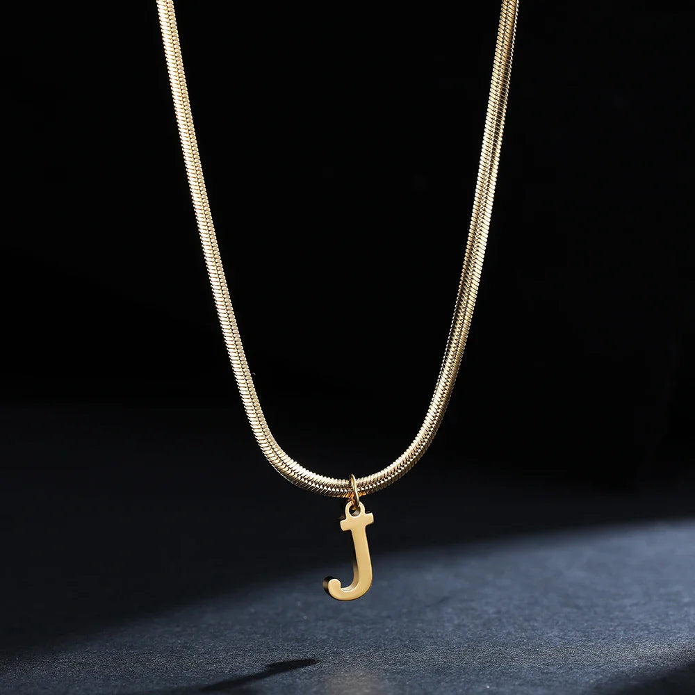 Collar tipo gargantilla para mujer con colgante inicial j