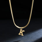 Collar tipo gargantilla para mujer con colgante inicial k
