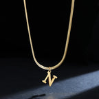 Collar tipo gargantilla para mujer con colgante inicial n