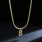 Collar tipo gargantilla para mujer con colgante inicial s