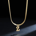 Collar tipo gargantilla para mujer con colgante inicial z