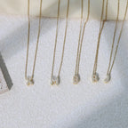 Collar gargantilla para mujer con colgante minimalista inicial