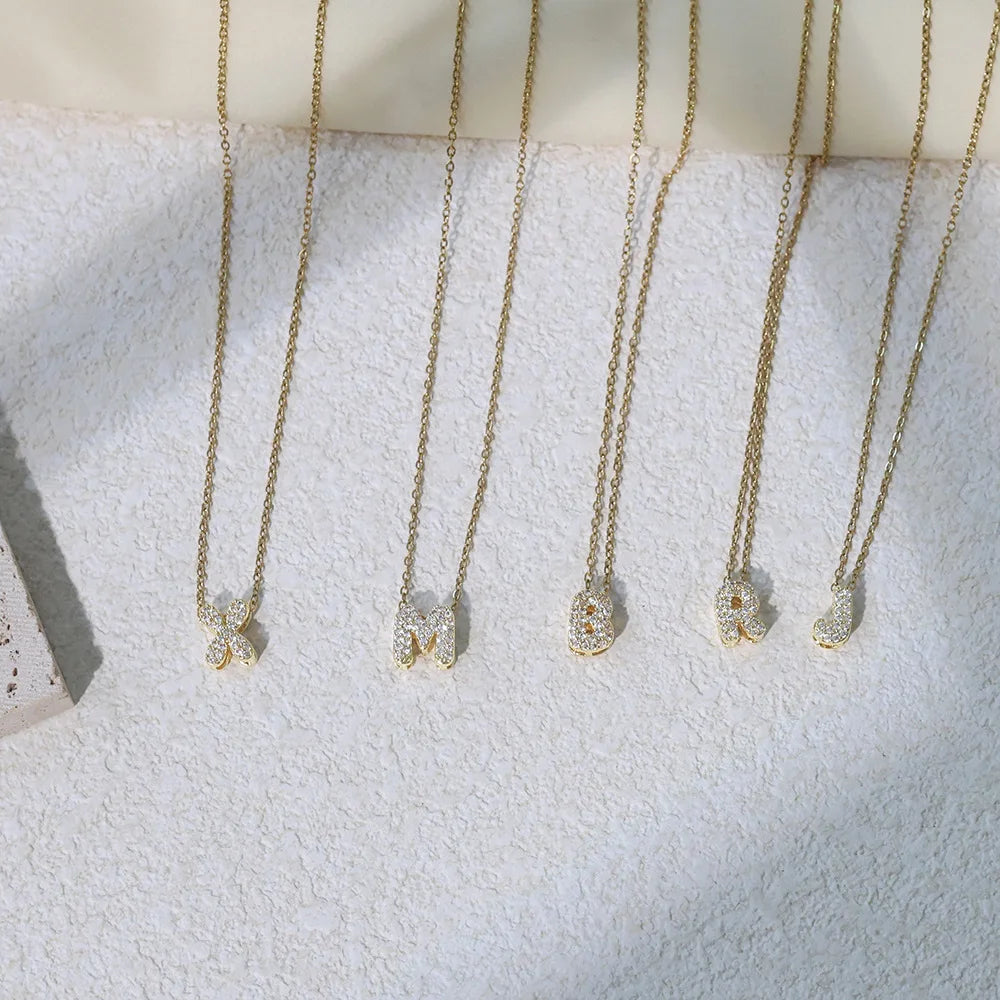 Collar gargantilla para mujer con colgante minimalista inicial