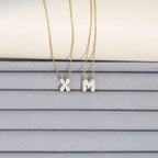 Collar gargantilla para mujer con colgante minimalista inicial