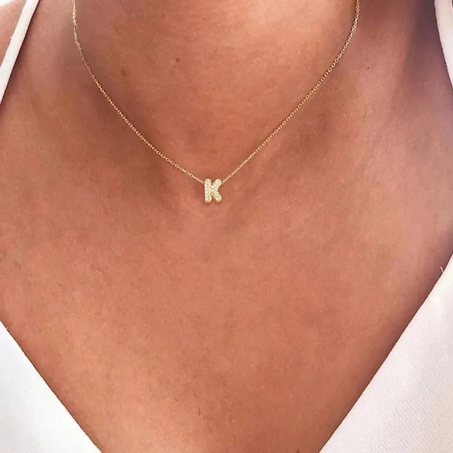 Collar gargantilla para mujer con colgante minimalista inicial k